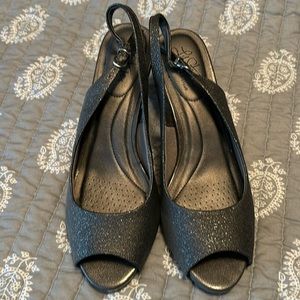 Women’s peek toe slings